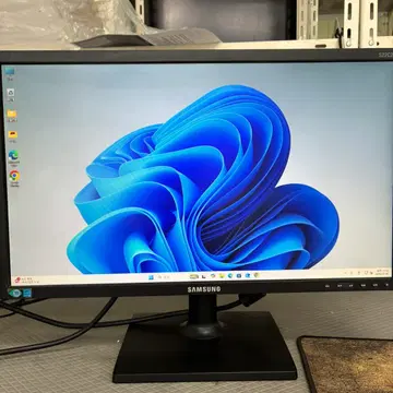 Ultrawide_Monitor_Workstation